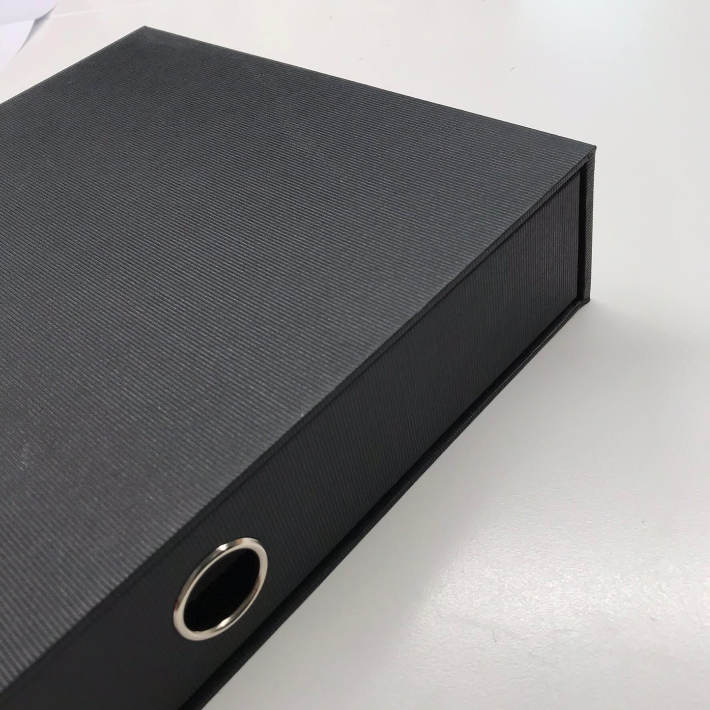 Schubladenbox mit Griffloch
