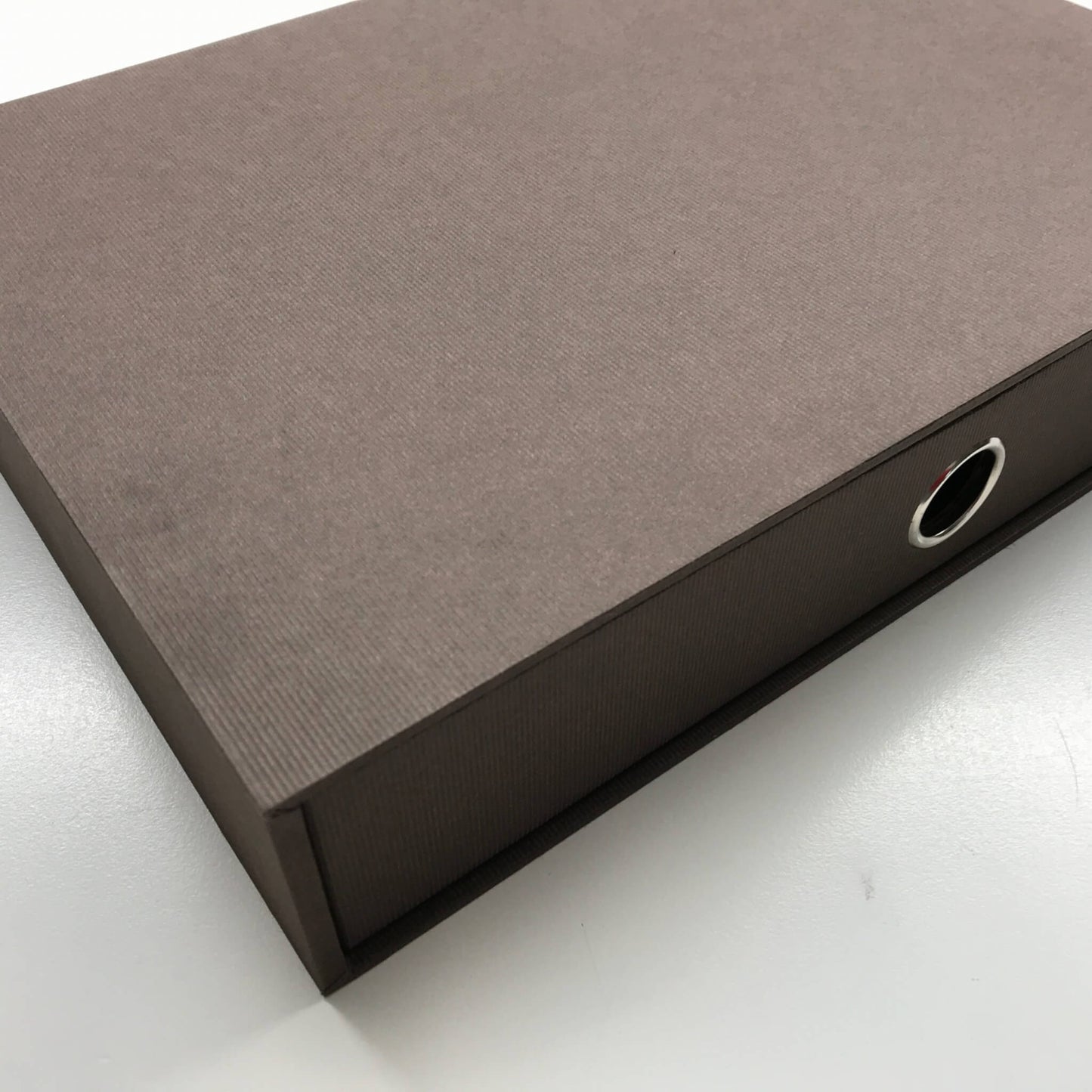 Schubladenbox mit Griffloch