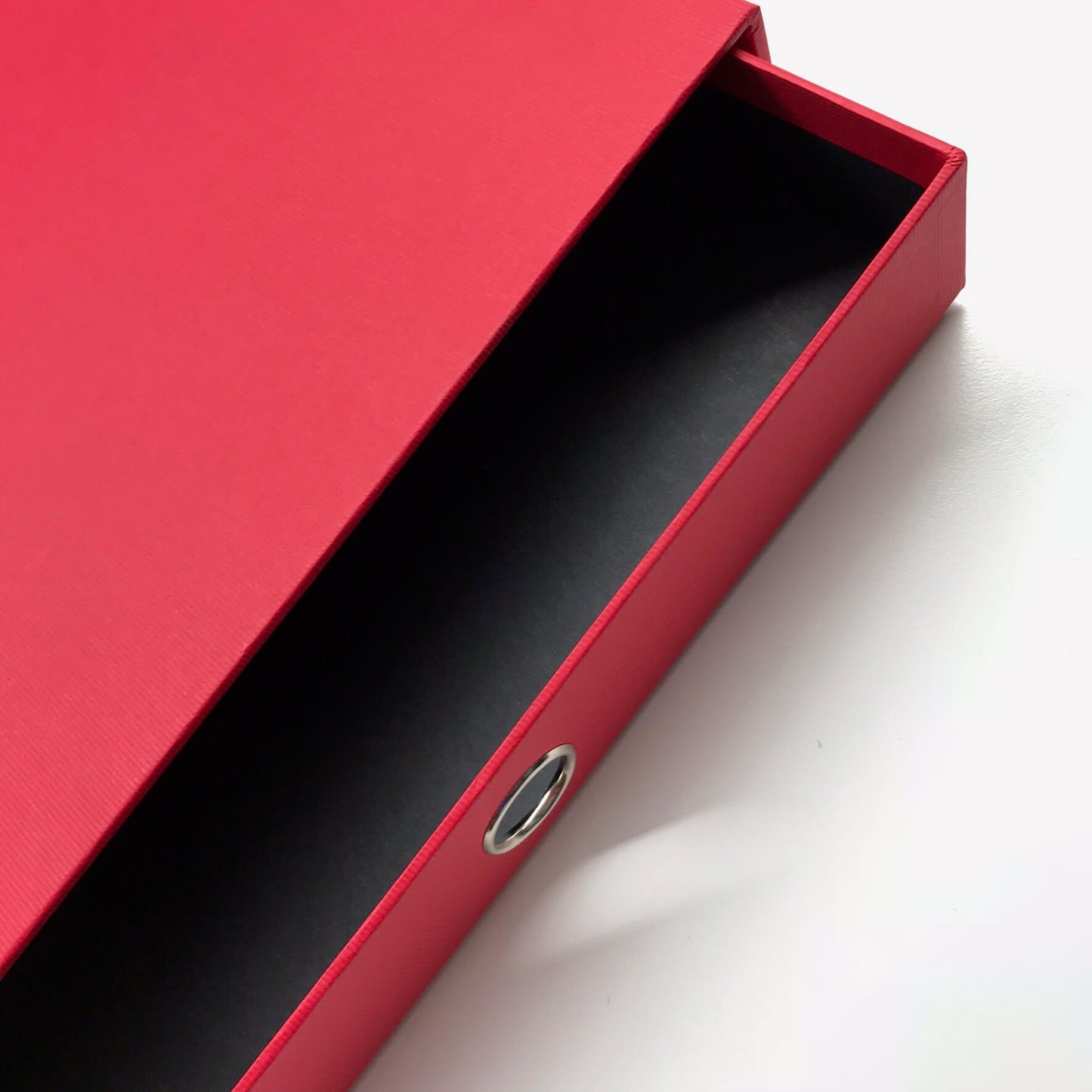 Schubladenbox mit Griffloch