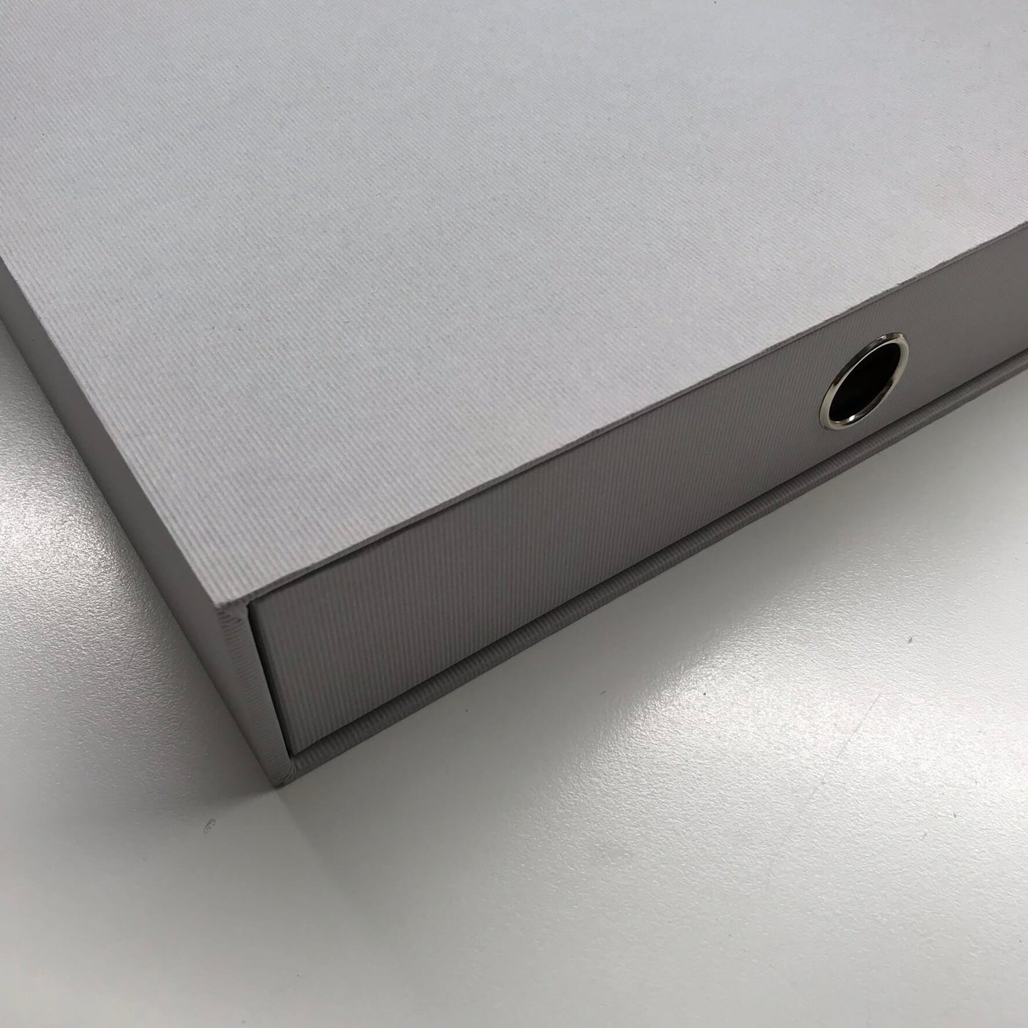 Schubladenbox mit Griffloch